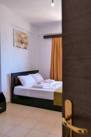Imagen de la habitación del Hotel Erjoni. Foto 8