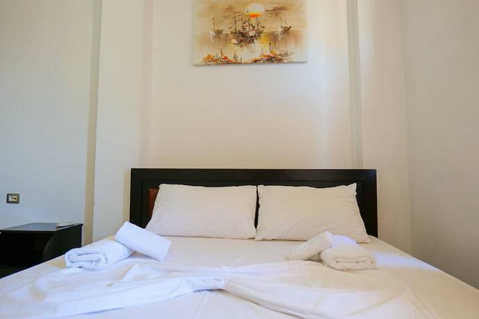 Imagen de la habitación del Hotel Erjoni. Foto 10