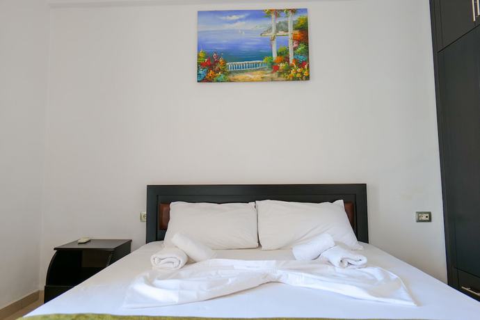Imagen de la habitación del Hotel Erjoni. Foto 12