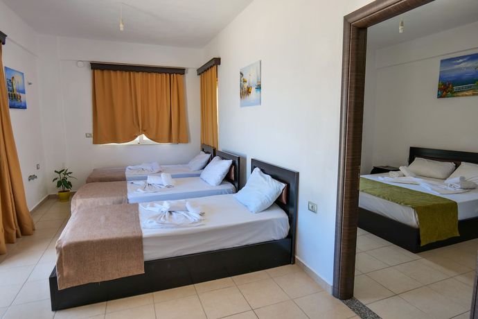 Imagen de la habitación del Hotel Erjoni. Foto 13