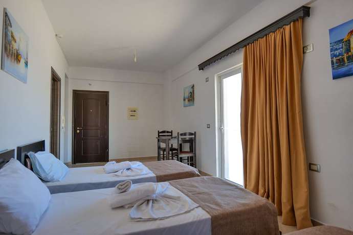 Imagen de la habitación del Hotel Erjoni. Foto 14