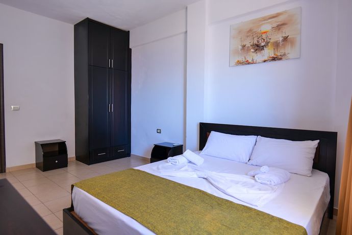 Imagen de la habitación del Hotel Erjoni. Foto 16