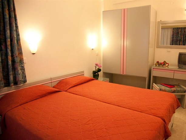 Imagen general del Hotel Ermis Suites. Foto 13