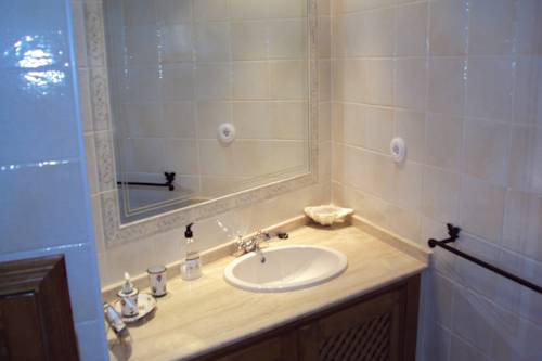 Imagen de la habitación del Hotel Ermita de Gredos. Foto 12