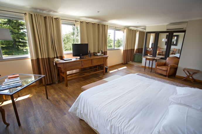 Imagen de la habitación del Hotel Ermitage De Corton. Foto 3