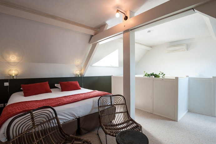 Imagen de la habitación del Hotel Ermitage De Corton. Foto 4