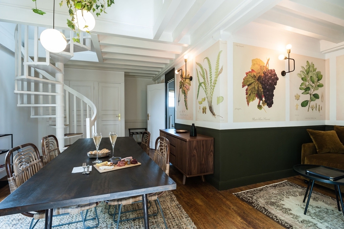 Imagen de la habitación del Hotel Ermitage De Corton. Foto 5