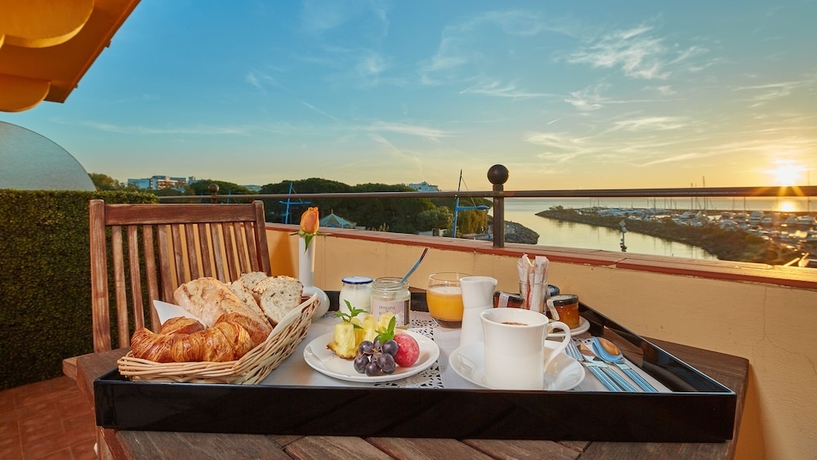 Imagen de la habitación del Hotel Ermitage De L'oasis and Spa - Cannes Mandelieu. Foto 16