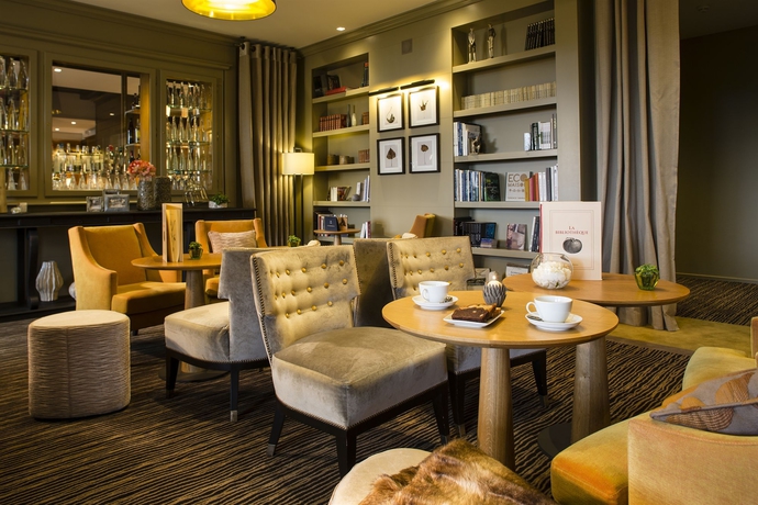 Imagen del bar/restaurante del Hotel Ermitage, Evian Les Bains. Foto 3