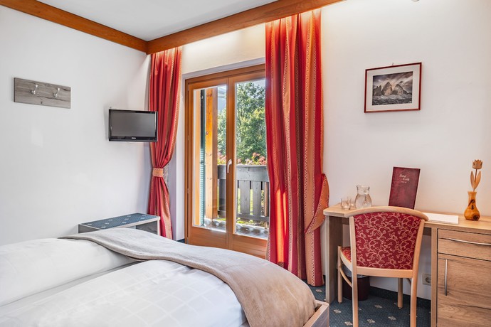 Imagen de la habitación del Hotel Erna. Foto 4