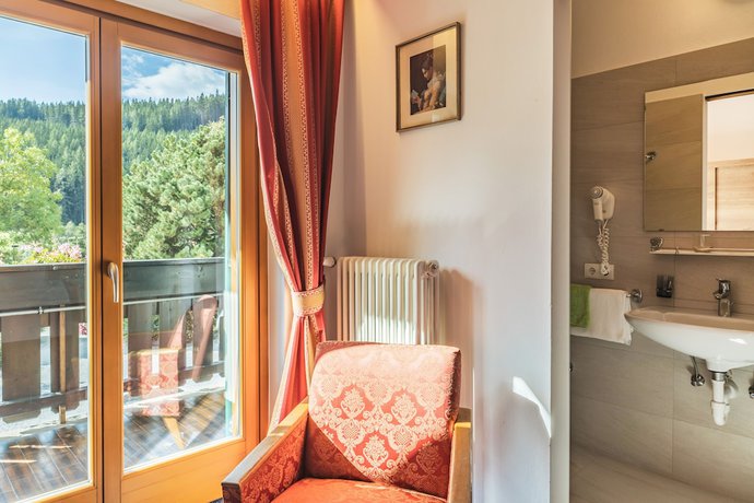 Imagen de la habitación del Hotel Erna. Foto 5