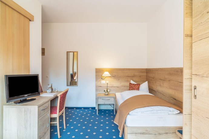 Imagen de la habitación del Hotel Erna. Foto 7