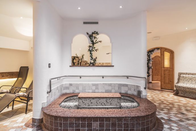 Imagen de la piscina del Hotel Erna. Foto 18