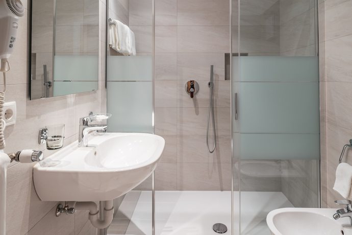 Imagen de la habitación del Hotel Erna. Foto 14