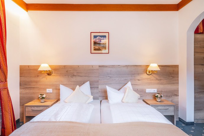 Imagen de la habitación del Hotel Erna. Foto 15