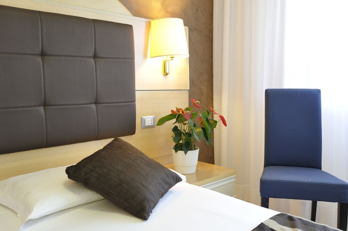 Imagen de la habitación del Hotel Eros, Lignano Sabbiadoro. Foto 8