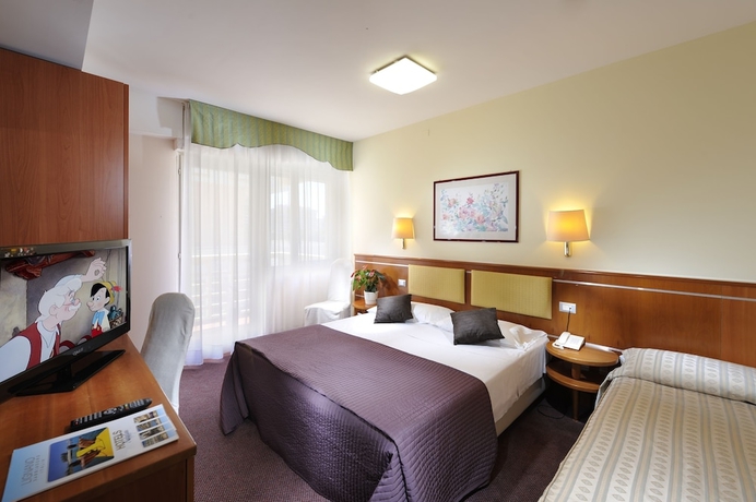 Imagen de la habitación del Hotel Eros, Lignano Sabbiadoro. Foto 10