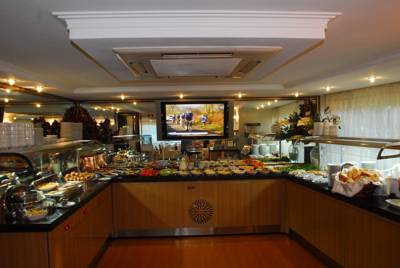 Imagen del bar/restaurante del Hotel Erten. Foto 6