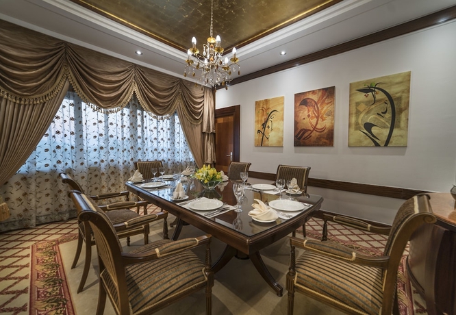 Imagen de la habitación del Hotel Erth Abu Dhabi. Foto 13