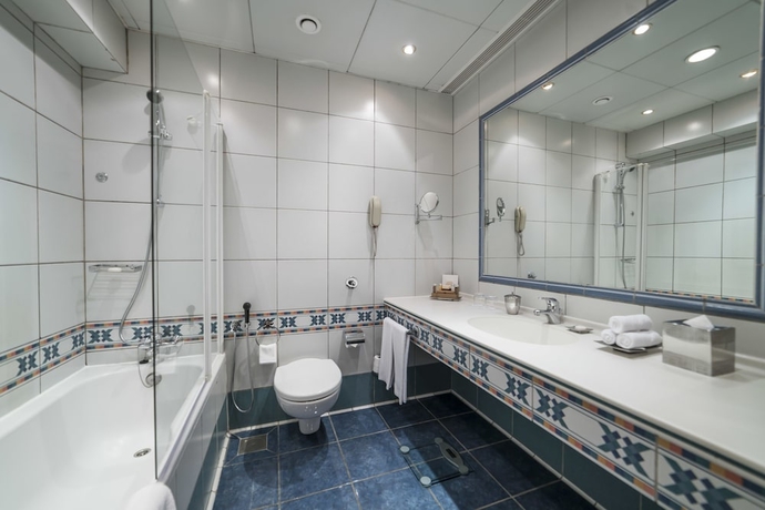 Imagen de la habitación del Hotel Erth Abu Dhabi. Foto 18