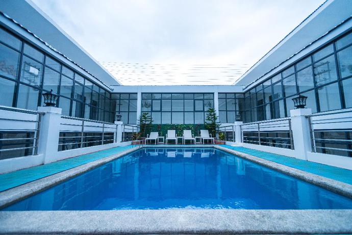 Imagen de la piscina del Hotel Erus Suites. Foto 18