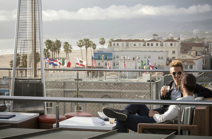 Imagen de los exteriores del Hotel Erwin. Foto 13