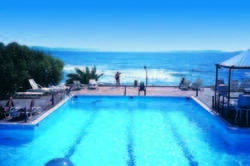Imagen de la piscina del Hotel Erytha Resort. Foto 3
