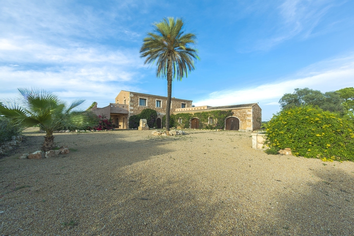 Imagen de los exteriores del Hotel Es Lloquet. Foto 13