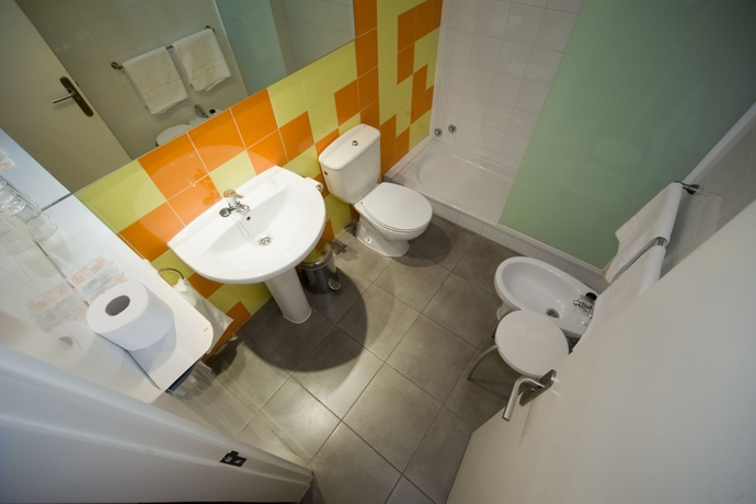Imagen de la habitación del Hotel Es Mitjorn. Foto 3