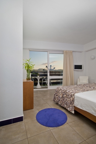 Imagen de la habitación del Hotel Es Mitjorn. Foto 7