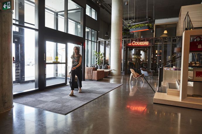 Imagen de los interiores del Hotel Escad Quartier Dix30. Foto 19