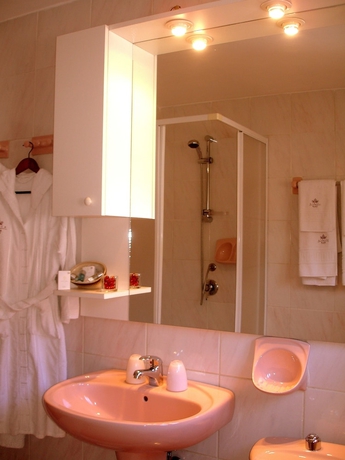 Imagen de la habitación del Hotel Escala. Foto 18