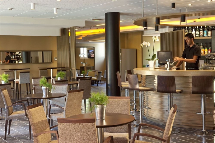 Imagen del bar/restaurante del Hotel Escale Oceania Aix-en-provence. Foto 2