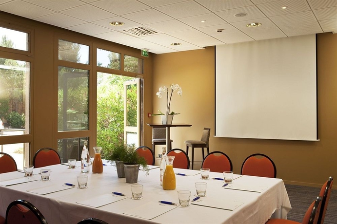 Imagen de los interiores del Hotel Escale Oceania Aix-en-provence. Foto 6