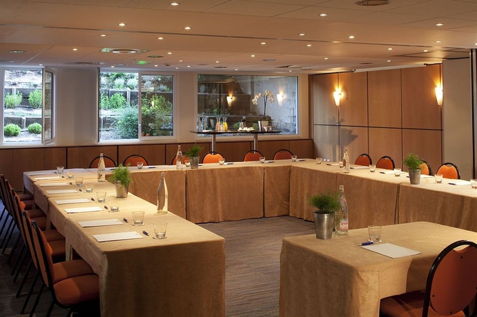 Imagen de los interiores del Hotel Escale Oceania Aix-en-provence. Foto 7