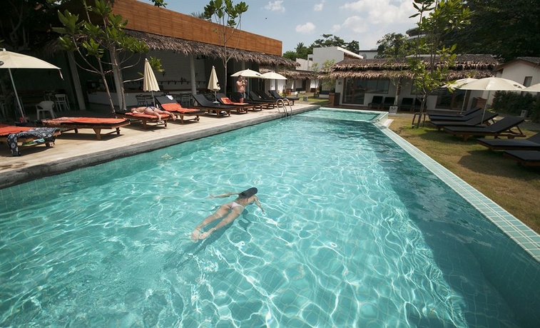 Imagen de la piscina del Hotel Escape Beach Resort. Foto 16