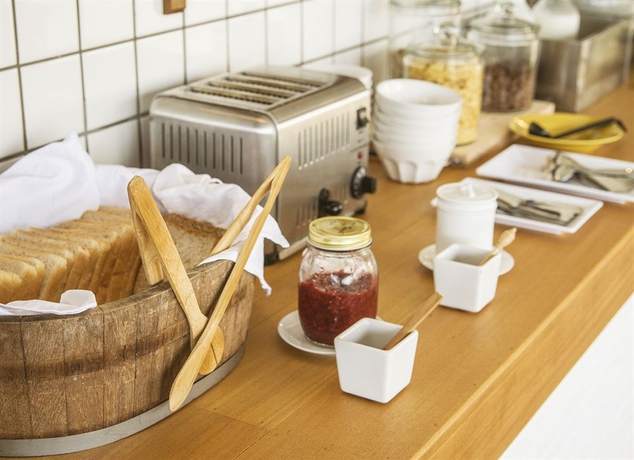 Imagen del bar/restaurante del Hotel Escape Beach Resort. Foto 5