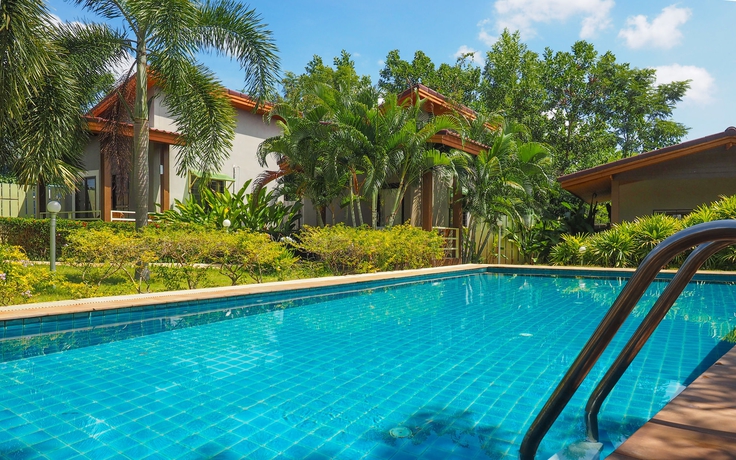 Imagen de la piscina del Hotel Escape-cabins. Foto 15