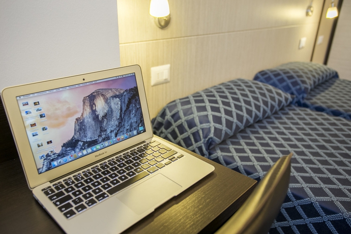 Imagen de la habitación del Hotel Esco. Foto 9