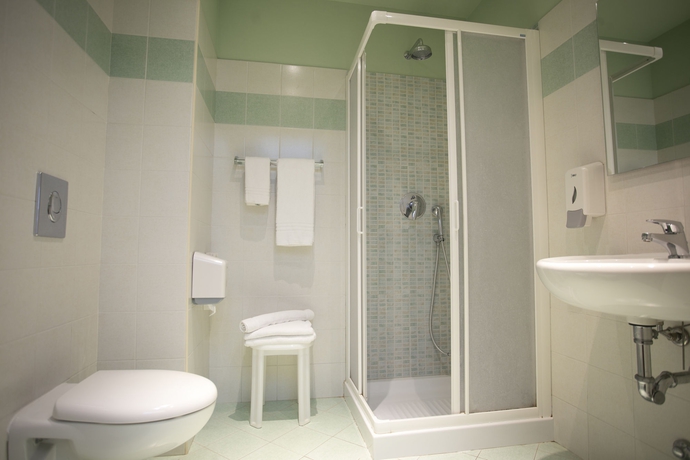 Imagen de la habitación del Hotel Esco. Foto 10