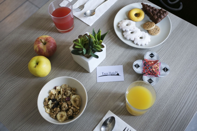 Imagen del bar/restaurante del Hotel Esco. Foto 4