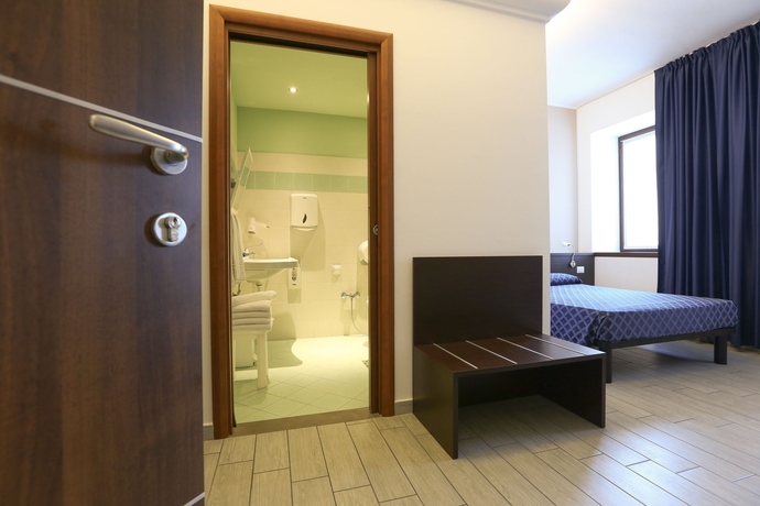 Imagen de la habitación del Hotel Esco. Foto 12