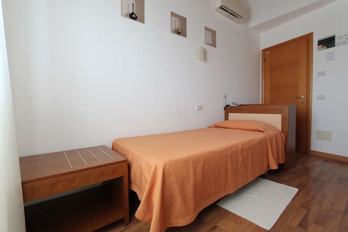 Imagen de la habitación del Hotel Escorial, Cervia. Foto 13