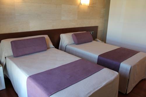 Imagen de la habitación del Hotel Escuderos Hotel Cruz. Foto 2