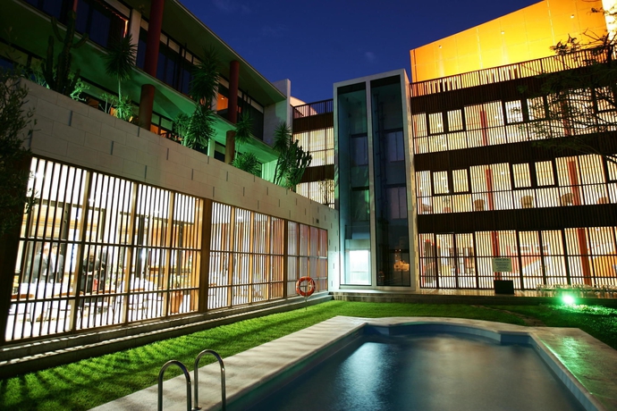 Imagen de la piscina del Hotel Escuela Santa Cruz. Foto 14