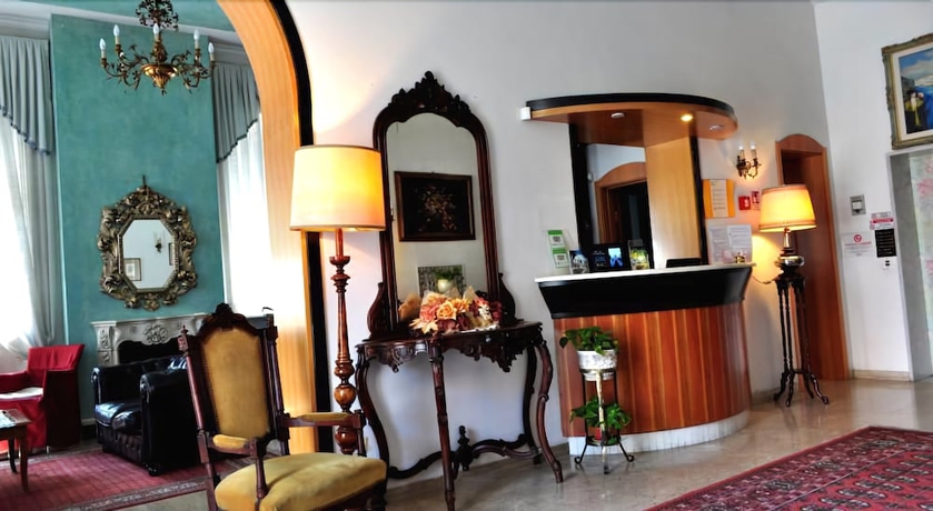 Imagen de los interiores del Hotel Esedra, Rimini. Foto 17