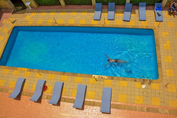 Imagen de la piscina del Hotel Esella Country. Foto 19