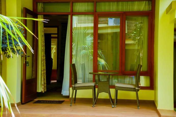 Imagen de los exteriores del Hotel Esella Country. Foto 15