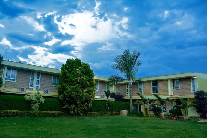 Imagen de los exteriores del Hotel Esella Country. Foto 17