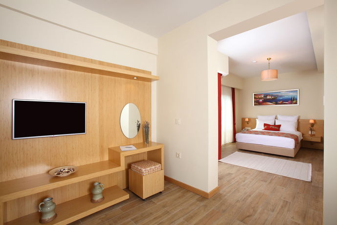 Imagen de la piscina del Hotel Esida. Foto 16